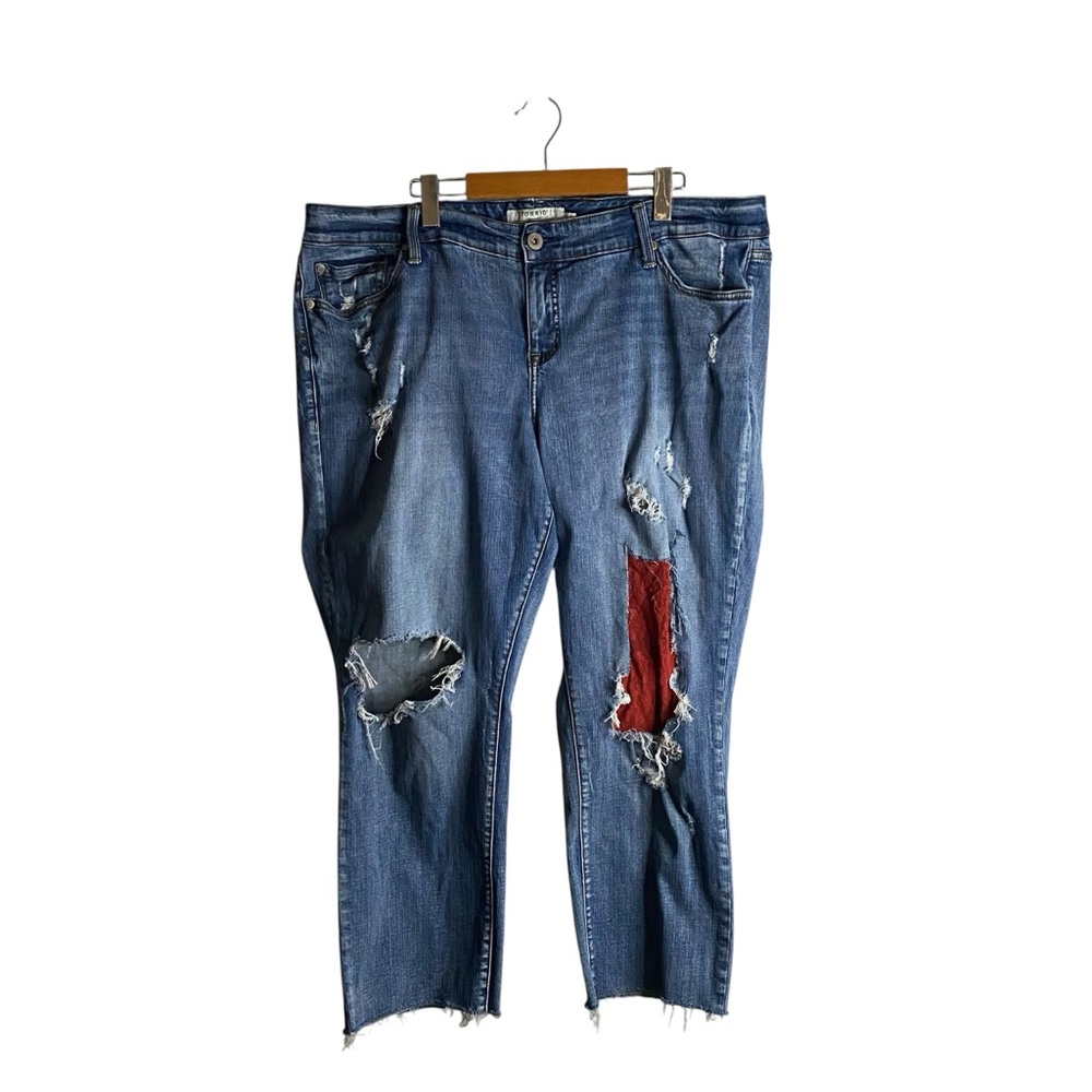 Torrid Women's Medium Indigo Boyfriend Distressed Lace Patch Denim Jeans